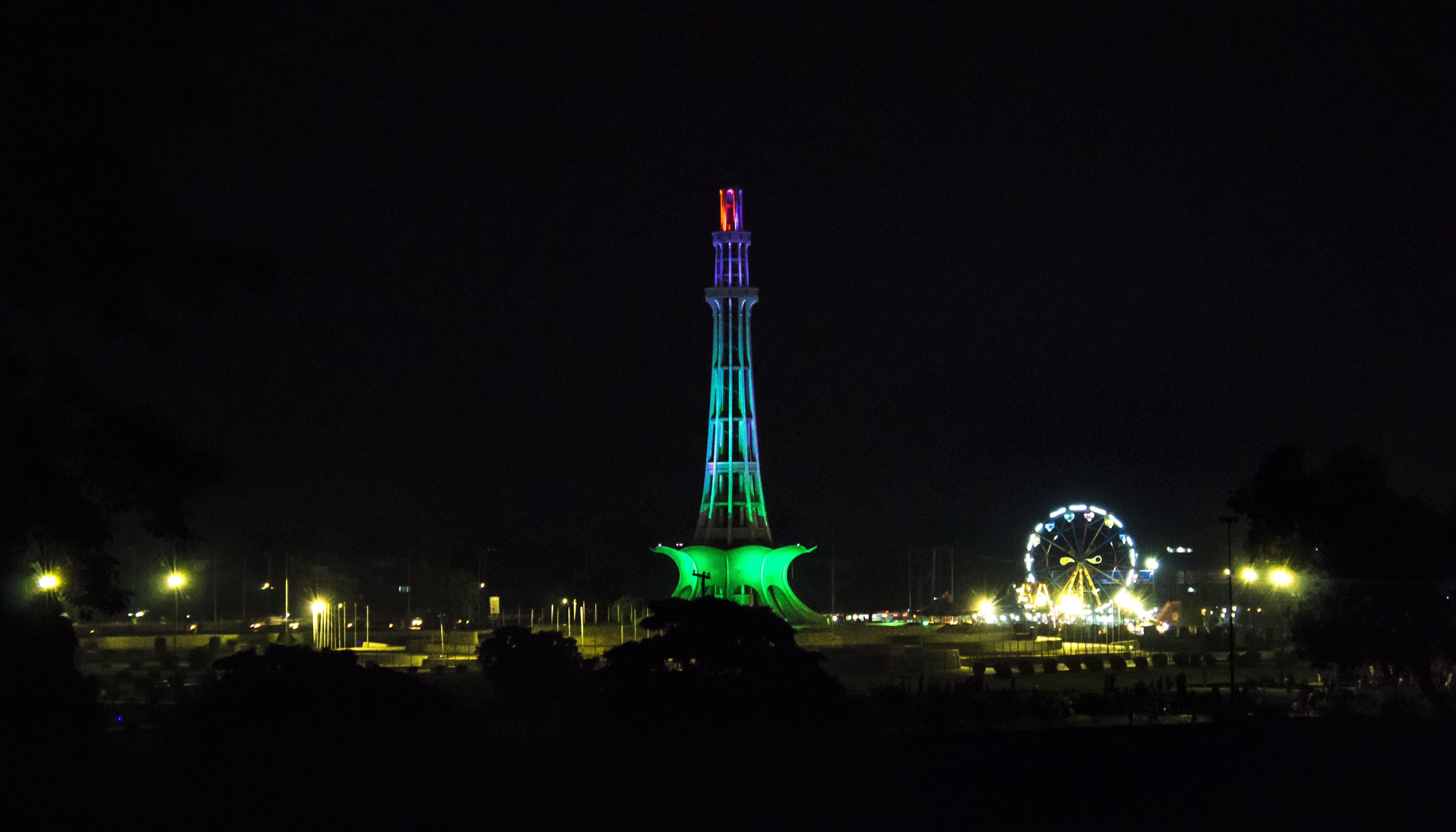 Beautiful_Lights_of_Minar-e-Pakistan